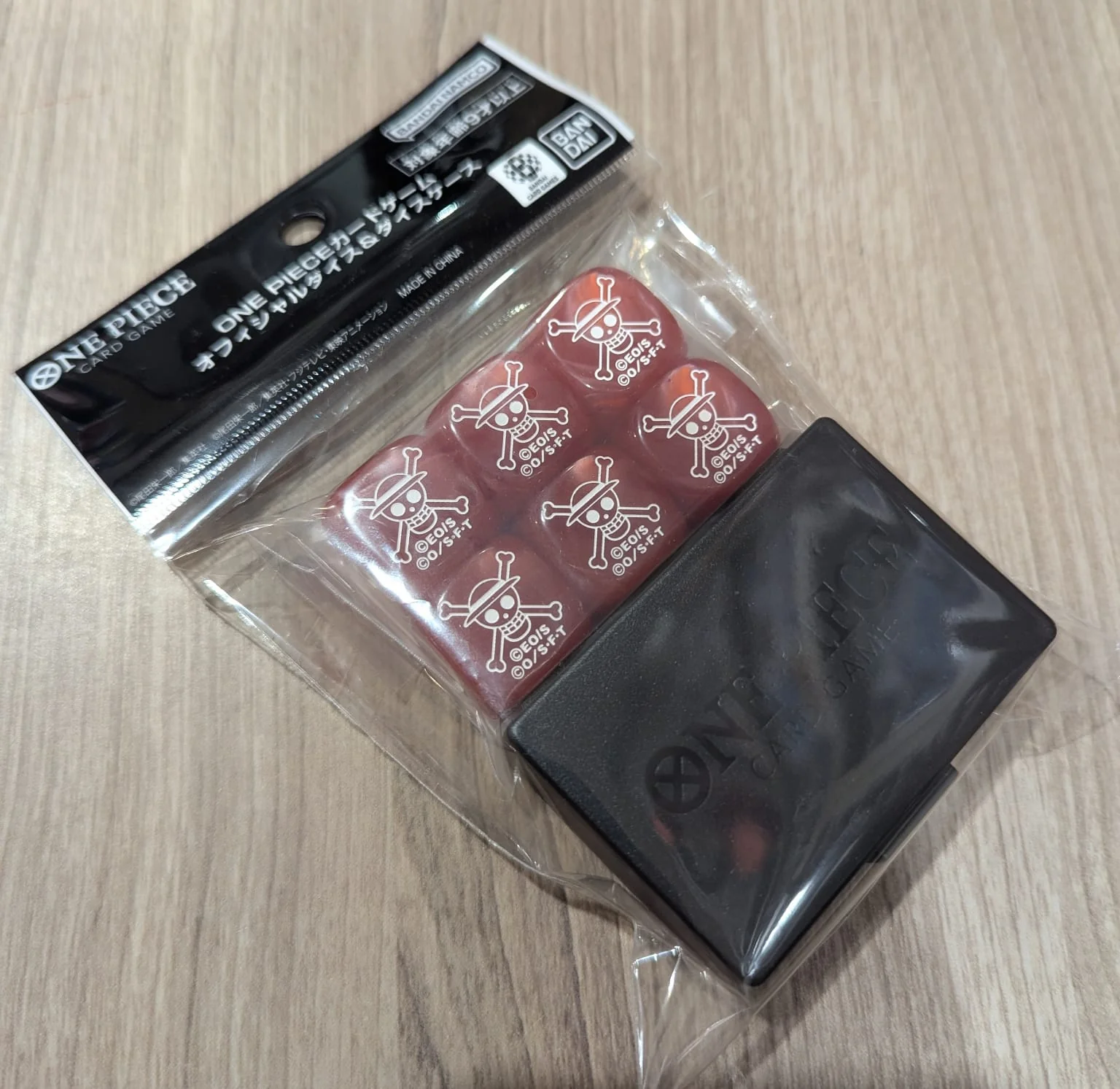 6 Dadi e Porta Dadi Ufficiali One Piece Card Game - Official Dice and Dice Case Set - Image 2